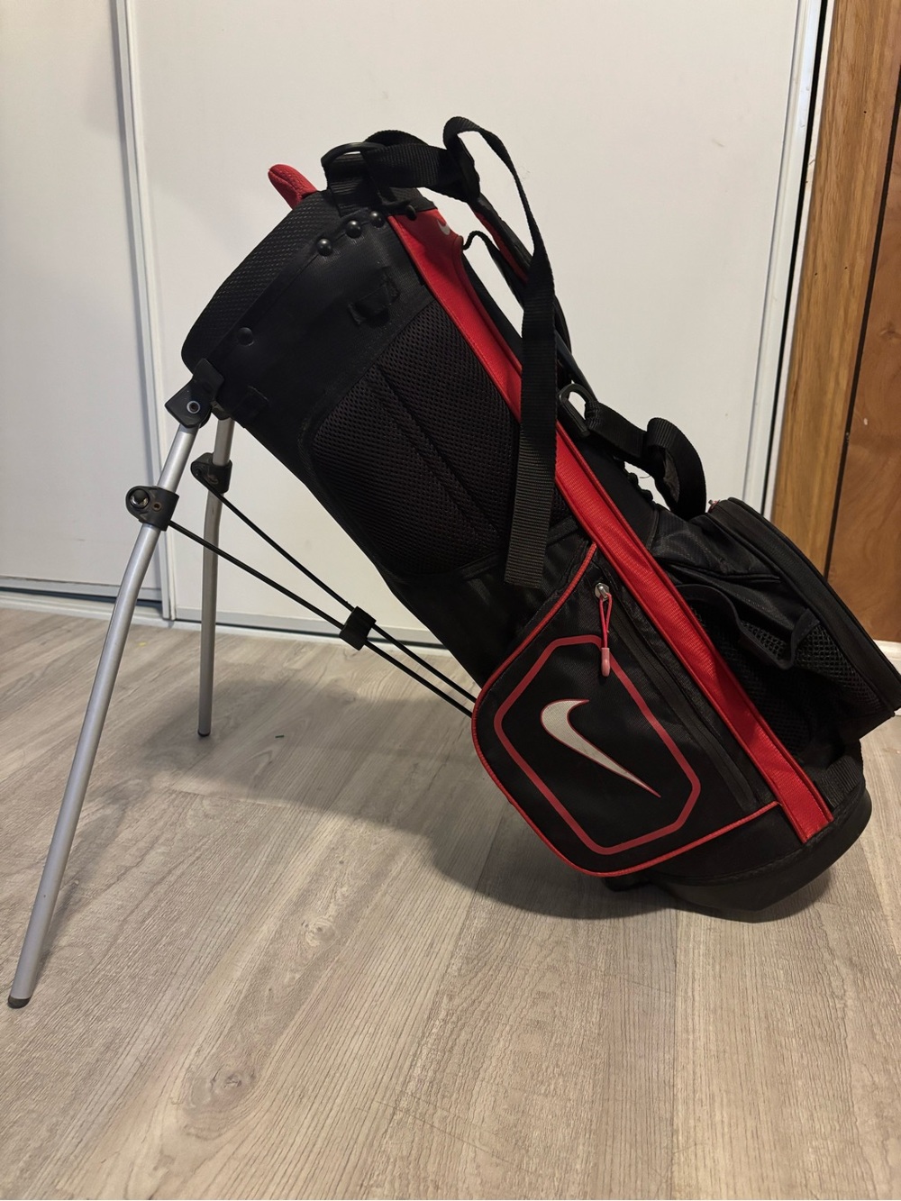 Nike Junior Stand Golf Bag Black Red Nylon,Dual Strap Divider System Stand Legs